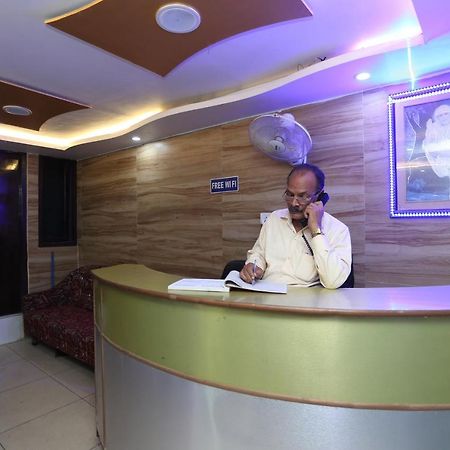 Oyo Hotel New Metro Near Phoenix United Lucknow Exteriör bild