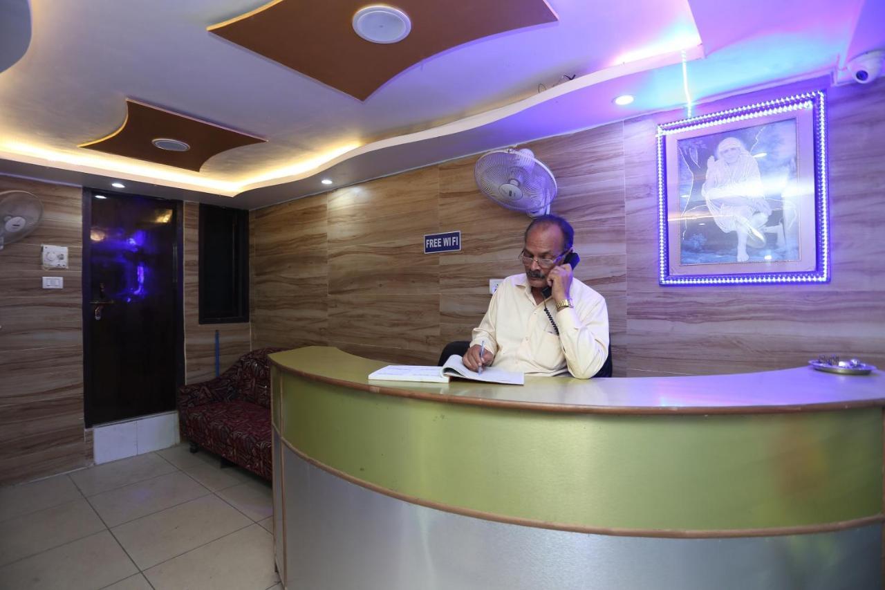Oyo Hotel New Metro Near Phoenix United Lucknow Exteriör bild