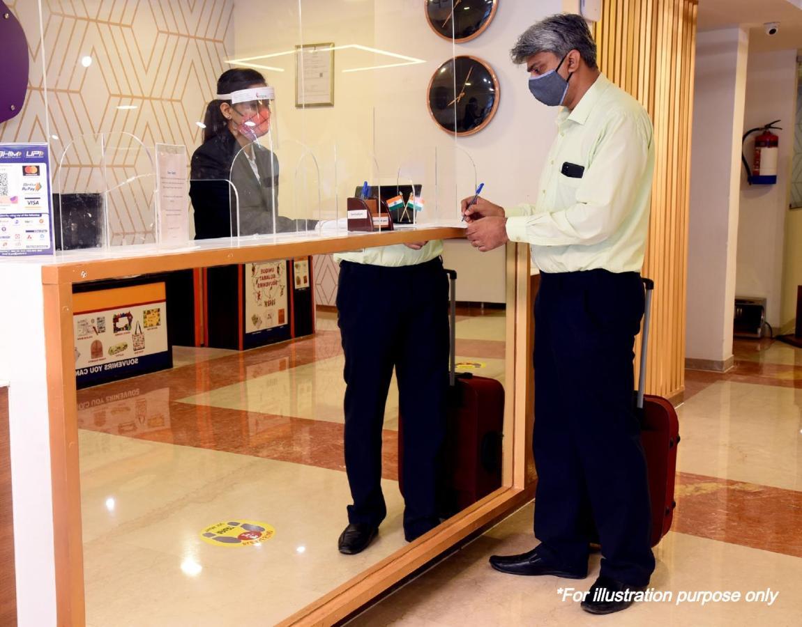 Oyo Hotel New Metro Near Phoenix United Lucknow Exteriör bild
