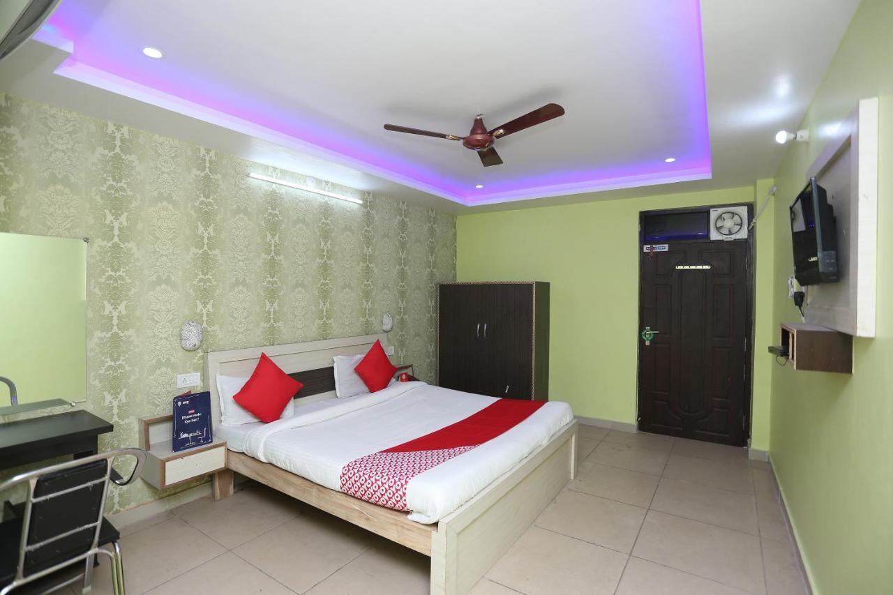 Oyo Hotel New Metro Near Phoenix United Lucknow Exteriör bild
